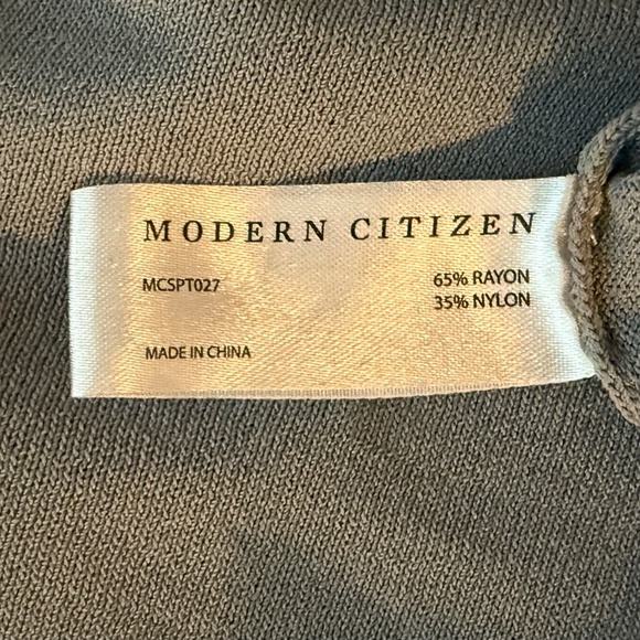 Modern Citizen Short Sleeved Gray Cropped Tie Front. Size M - Picture 5 of 5